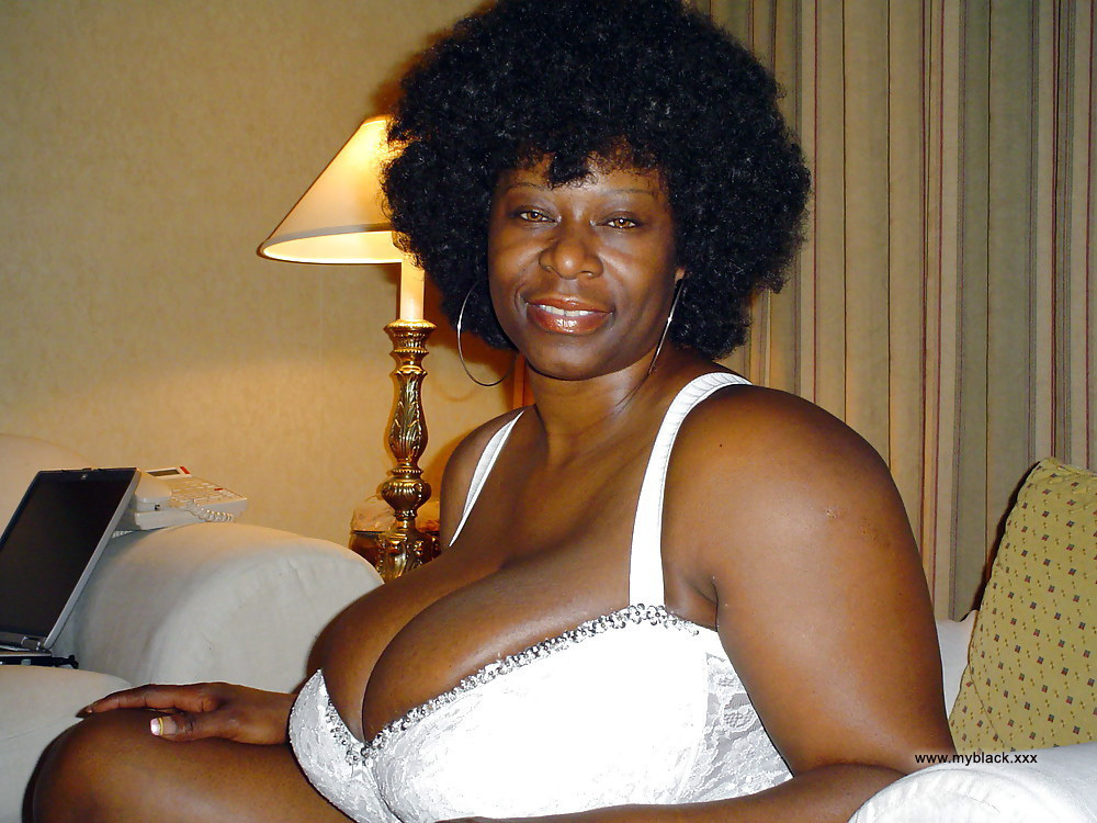 Big Breasted Black Chicks - Big breasted ebony matures erotic pics. Photo #1