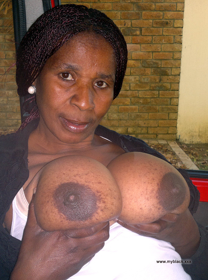 Big Tit Busty Black - Busty ebony matures show big boobs. Photo #2