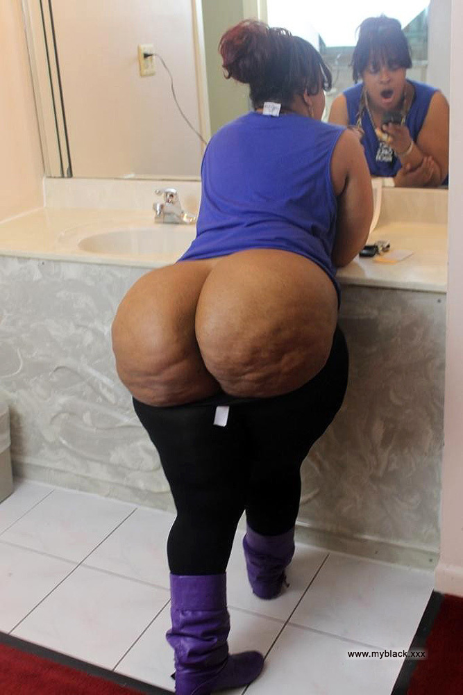 Big Ass Ebony - Big ass ebony women photographed nude at home