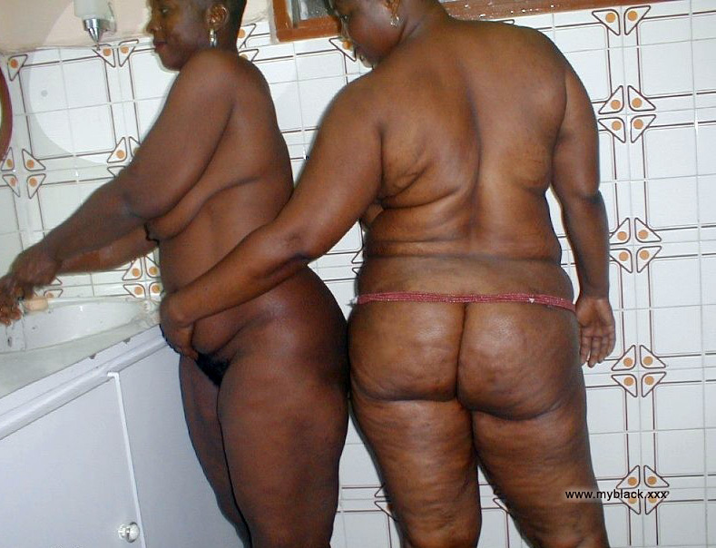 Chubby Black Moms - Chubby black mom in this amateur nude photos. Photo #5